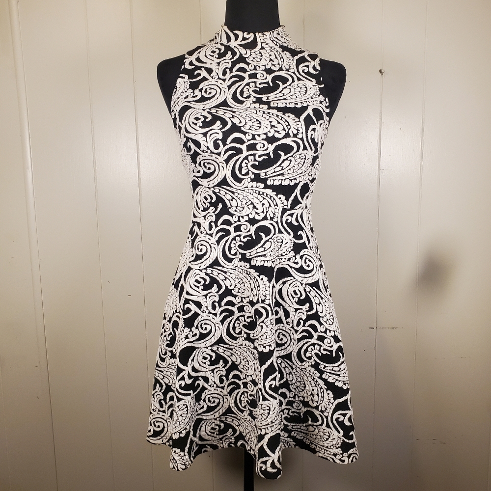 Forever 21 Womens Black & White Paisley Sleeveless Mini Dress Mock Neck S